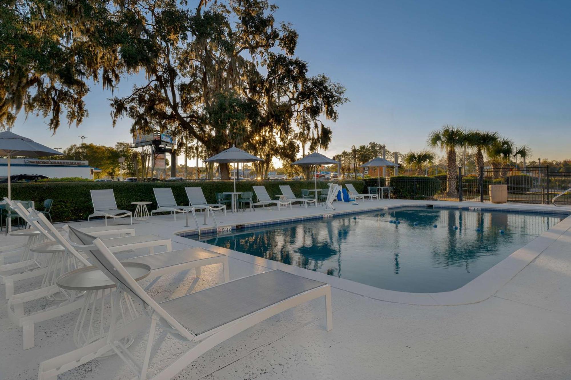 Spark By Hilton Savannah Midtown Exteriör bild